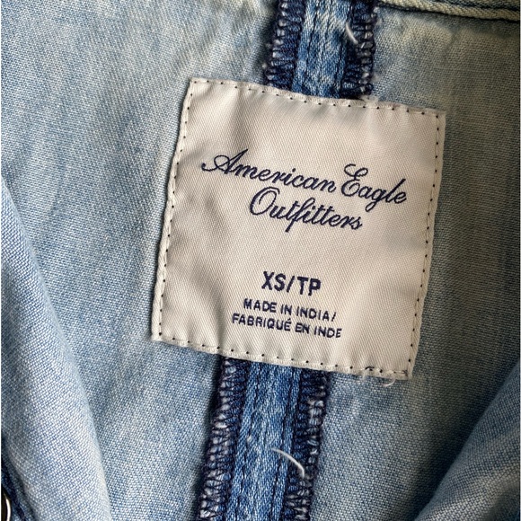 American Eagle 100% cotton pearl like button up denim shirt. Factory distressed - Picture 8 of 9